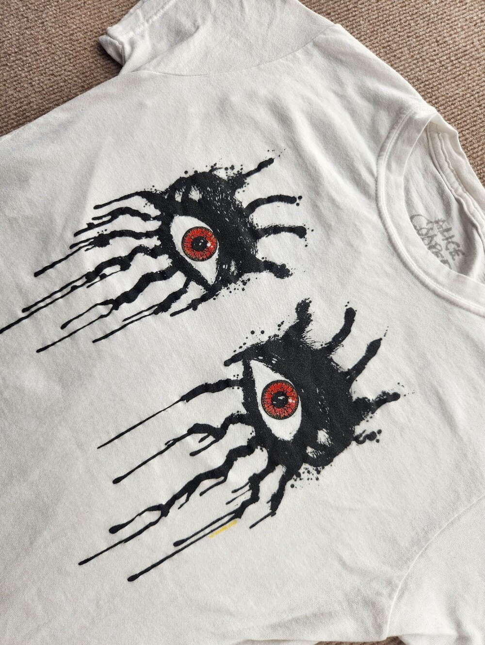Alice Cooper Eyes Graphic White T-Shirt Junior XL Rock & Pop Music Memorabilia